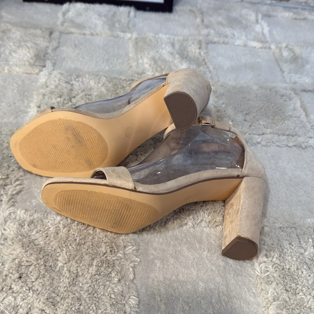 CUSHIONAIRE 8.5 Bliss Cream Block Heel Sandals
